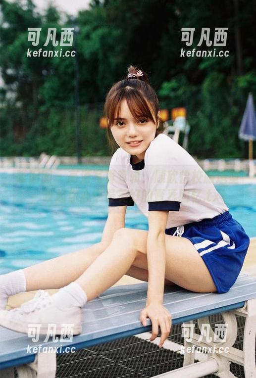 嗲囡囡 - 高清写真专辑：顾欣怡校服造型，唤起你心中最美好的青春回忆.txt