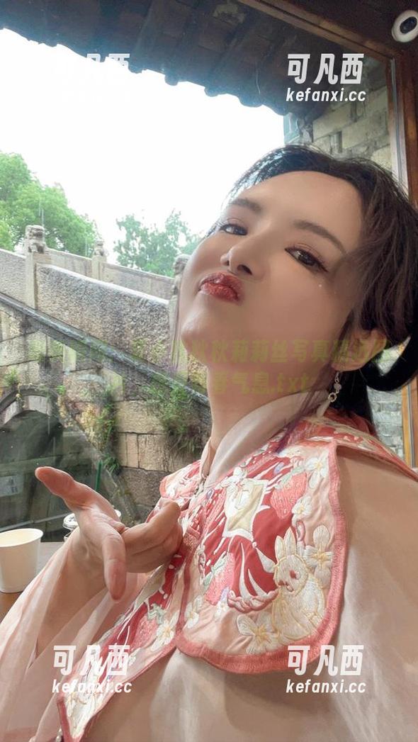 唯美瞬间：夏小秋秋秋莉莉丝写真精选图片，感受青春气息.txt