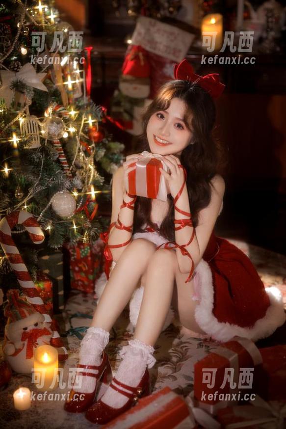 头条女神 - 最新图集：Coco棉袜写真，缔造甜美与优雅并存的日常.txt