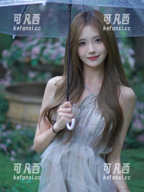头条女神 - 珍藏版免费图集：乔安展现体操服的无限风采.txt