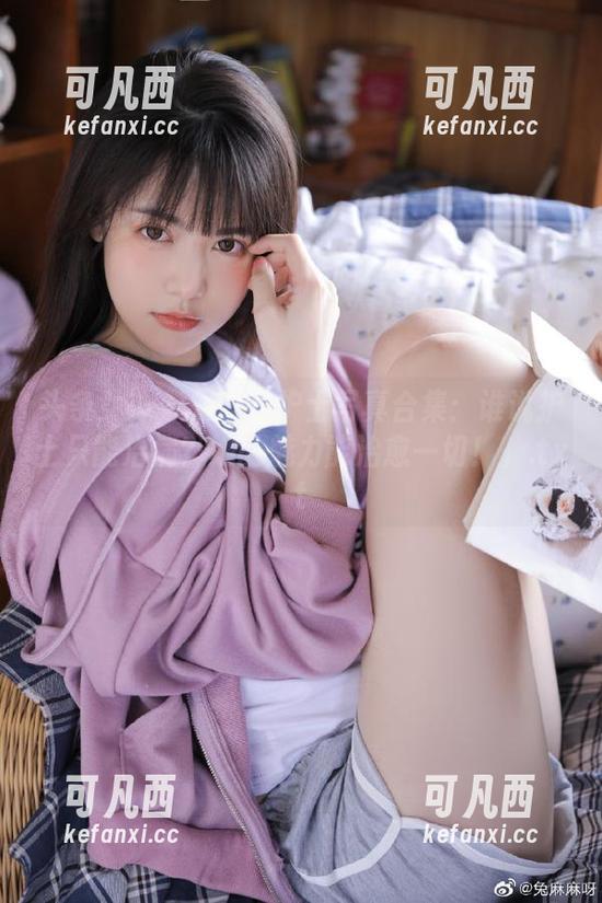 头条女神 - 刘瑾希护士写真合集：谁说护士只能治病？她的魅力能治愈一切！」.txt