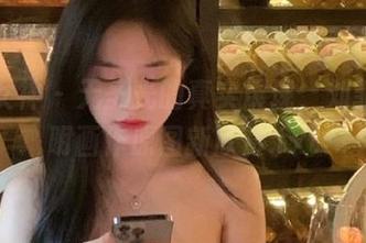 头条女神 – 无圣光的真实展现，刘菲菲透明画作原图新欣赏.txt