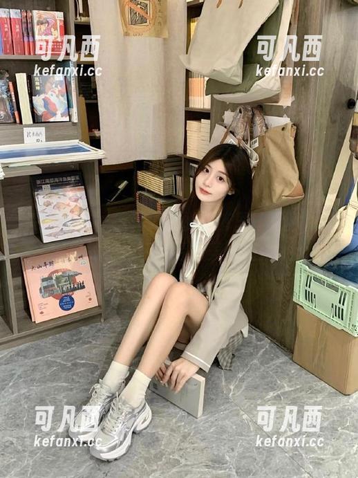 头条女神-大悦悦 头条女神 - 翻开大悦悦的裤里丝写真,套图里的时尚与青春完美碰撞!.txt