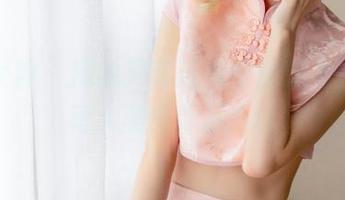 头条女神 – 探秘尹菲连体衣的魅力，尽享动人美图作品.txt