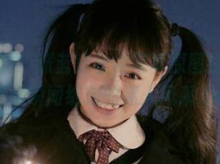 头条女神 – 张蓝欣丝袜写真原图探秘，捕捉她瞬间绽放的迷人风采.txt