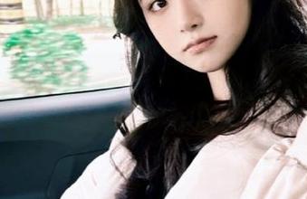 头条女神 – 文雪LOL阿狸图集再度更新，带给你前所未有的惊喜体验！.txt