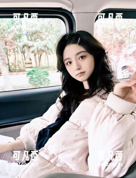 头条女神 - 文雪LOL阿狸图集再度更新，带给你前所未有的惊喜体验！.txt