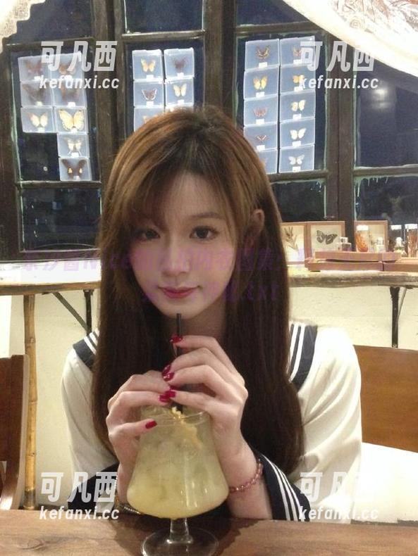 奈汐酱Nice的私拍内衣图集：释放无尽的柔美与神秘.txt