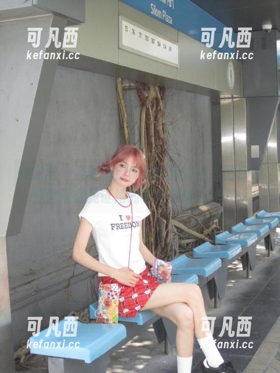 微密圈 - 全新奶宝妹纸肉丝作品，图包及原图带你见证她的时尚与活力！.txt