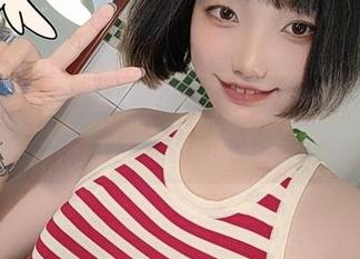 奶桃桃囚徒主题写真合集，感受每一张套图背后的深情与故事.txt