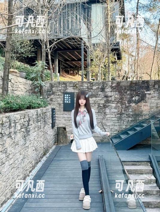 妖精社 - 免费分享：柒子温柔写真照片，带你领略艺术与生活的交融.txt