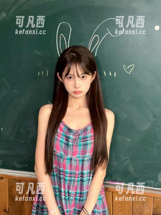 姜仁卿(강인경)灰丝写真新篇章，带你下载原图感受独特魅力！.txt