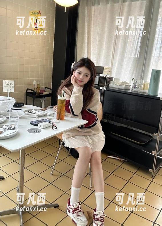 学妹加速跑 - 探索私拍新境界：小唐与裤里丝联手打造的写真神话！.txt