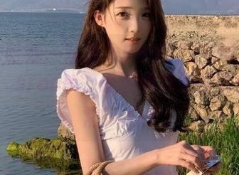 跟着宋哈娜一起进入BBUTTERMILK-HANA’sroom，原图和资源照亮你的日常！.txt