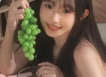 微密圈 – 超高清分享！小仙女ELaine的白色写真集，仿佛把梦幻与现实交织.txt