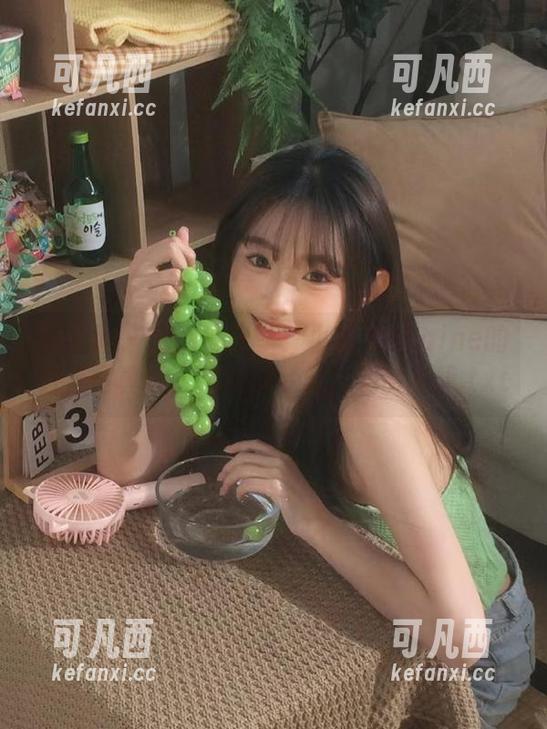 微密圈 - 超高清分享！小仙女ELaine的白色写真集，仿佛把梦幻与现实交织.txt