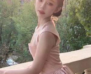 微密圈 – 行走的短裙广告，小优优子最新写真图片分享，看看她的搭配秘籍！.txt
