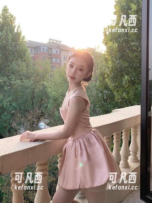 微密圈 - 行走的短裙广告，小优优子最新写真图片分享，看看她的搭配秘籍！.txt
