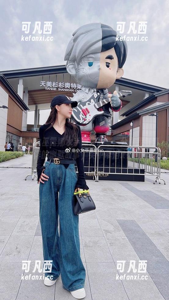 一组小女巫露娜水手服作品集：分享我与海洋的幽默故事，笑中带泪.txt