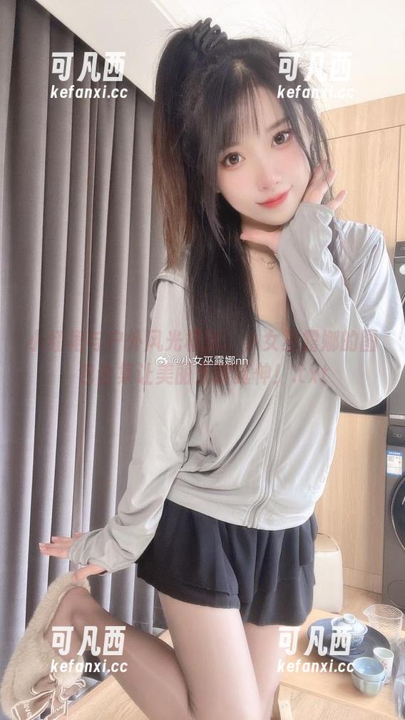 小红裙与户外风光相遇，小女巫露娜的图包合集让美丽无限延伸！.txt