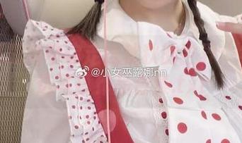 小女巫露娜带你走进秋秋的世界：年度精选写真作品合集.txt