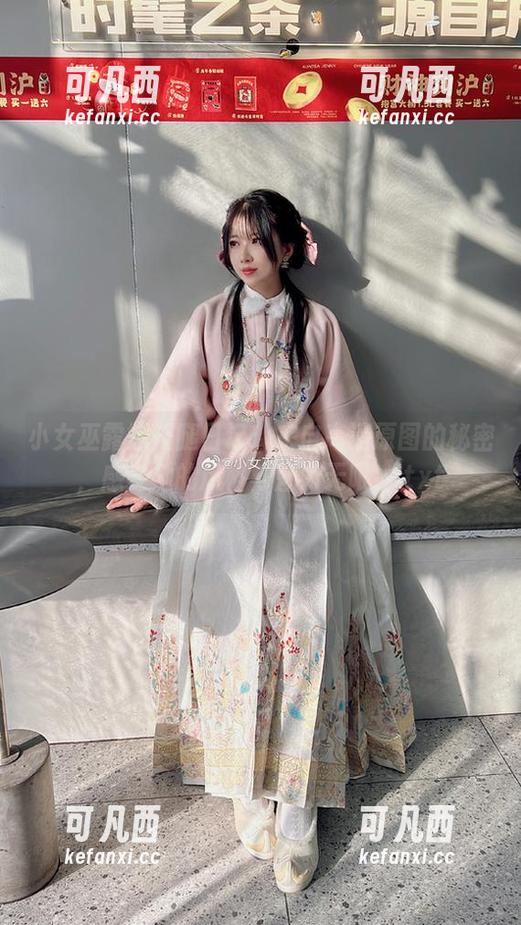 小女巫露娜长腿日记：来自高清原图的秘密，感受她的风格与魅力无限！.txt