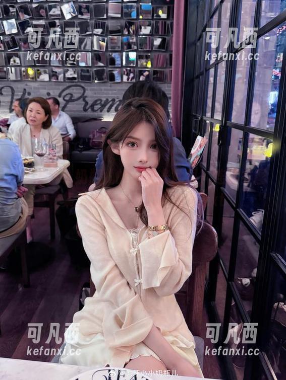 走进小小奶瓶儿的无圣光世界，连体衣图集呈现独特的时尚视角.txt