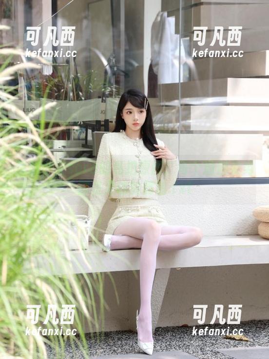 透视小空sora的私拍原图：每个瑜伽姿势都是灵魂的舞动.txt