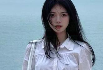 微密圈 – 小芯酱黑丝系列新作：鉴赏原图与图包，尽情享受画面之美.txt