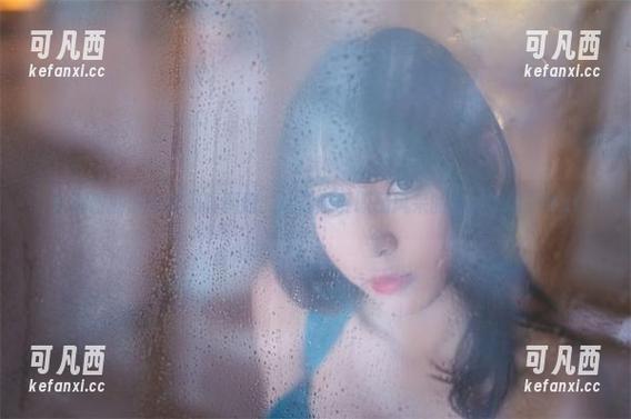 小酥酱的职业装写真图册，让你感受职场风采的魅力瞬间！.txt
