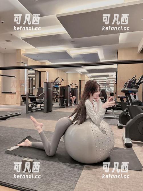 尤果网 - K8傲娇萌萌红裙高清写真欣赏与下载，尽情领略她的优雅与甜美风情！.txt