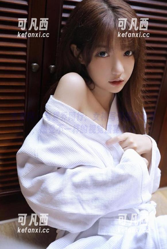 尤果网 - 与夏乔同行：女神写真图片分享，感受不一样的视觉盛宴.txt