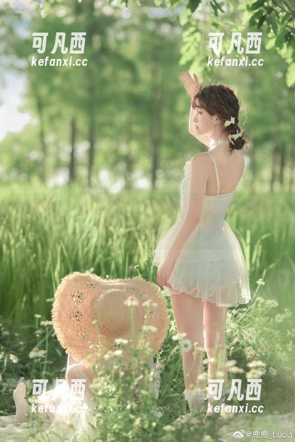 尤果网 - 张雪馨纯白写真—四季皆宜的美，免费套图等你来拿.txt
