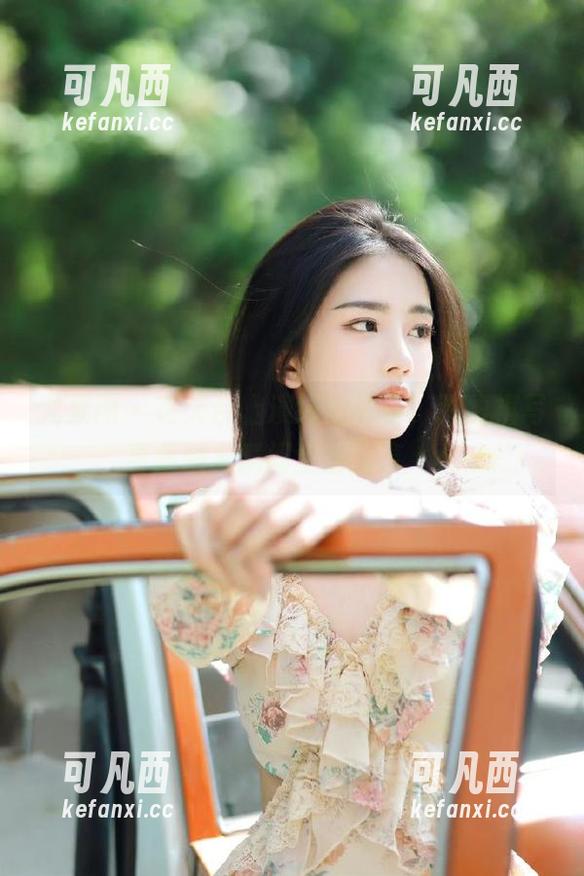 尤果网 - 在天台上演绎的故事，张馥棋写真集精彩瞬间全面分享.txt