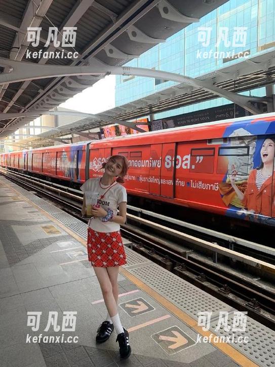 尤果网 - 精选才可儿作品，灰丝系列为你呈现不一样的视觉体验.txt