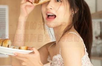 尤果网 – 曼曼的无圣光户外写真图包，带你邂逅清新自然的诗意时光.txt