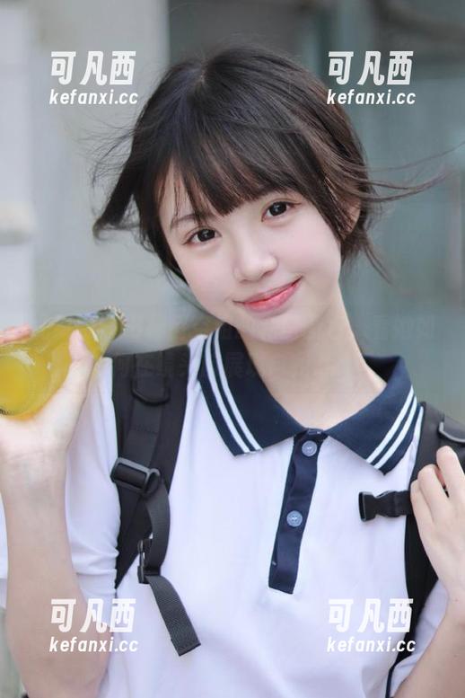 尤果网 - 田梓茵空姐的私房图包，看她如何在镜头前展现自我.txt