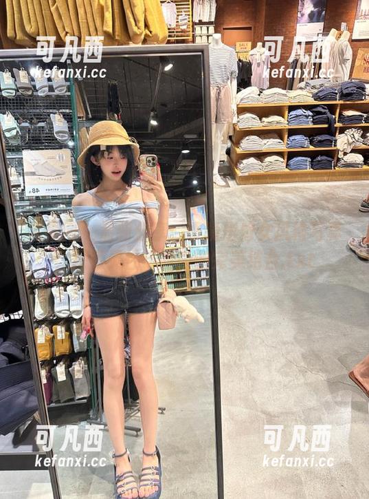 尤果网 - 最新分享：谭晓彤修女风格写真，探索灵性与时尚的完美结合.txt