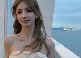 尤物馆 – 解密李宓儿的写真作品《裤里丝》，惊艳瞬间不容错过，快来观看.txt