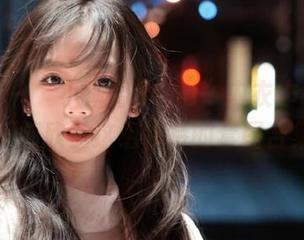 尤蜜荟 – “小海臀Rena”内衣作品大集结，尽情欣赏这组独特的套图合集.txt