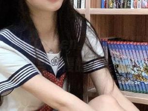尤蜜荟 – 左冰Queen夏日摄影精选图集：感受热烈与浪漫的完美结合.txt