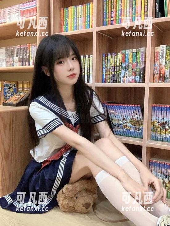 尤蜜荟 - 左冰Queen夏日摄影精选图集：感受热烈与浪漫的完美结合.txt