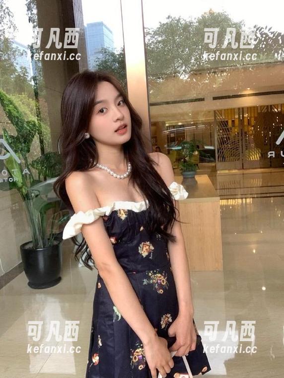 尤蜜荟 - 柴婉艺Averie的夏日写真高清美图，轻轻一看就是即将引爆朋友圈的神作！.txt