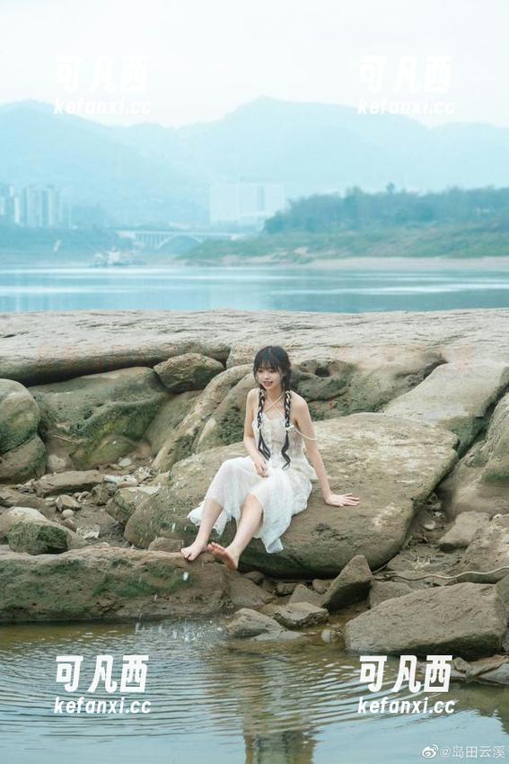 探索岛田云溪的白裙魅影：精彩原图合集一次看个够！.txt