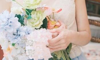 想要个公主抱的内衣诱惑：图集展现多元写真风格，感受女生的自信与魅力.txt
