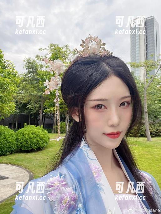 抖娘利世DVA写真作品集——精选每一瞬间，感受她的创意灵魂.txt