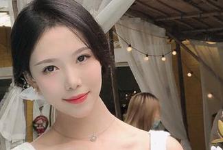 这就是抖娘利世吊带写真背后的故事：cos资源的完美演绎！.txt