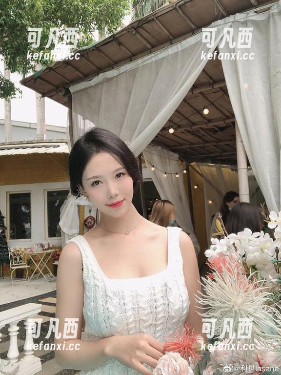 这就是抖娘利世吊带写真背后的故事：cos资源的完美演绎！.txt