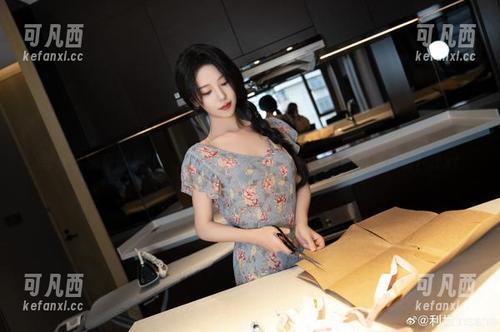 邻居家的奇妙发现：抖娘利世忘带钥匙后创作的图集资源！.txt