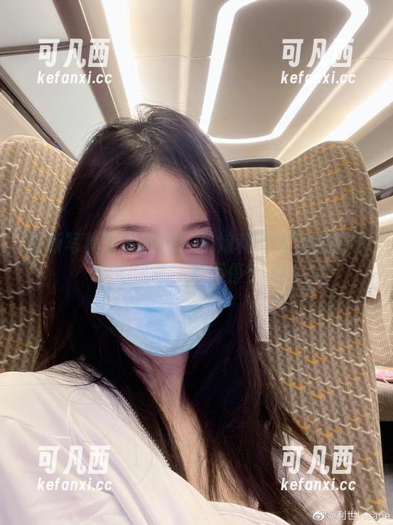 最新写真集大放送：抖娘利世与宠物们的搞笑日常，笑不停！.txt